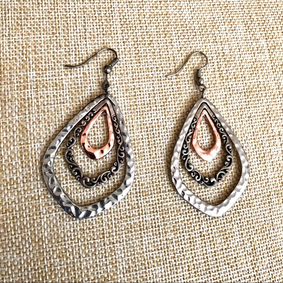 Jewelry - ❤️ 5 for $15 Silver and Rose Gold Color Earrings
